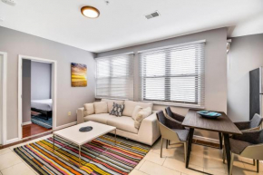 The Vacation spot! 2bd apartment steps away from the convention center